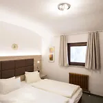 Otel Altmuensterhof 3*