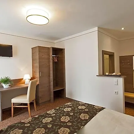 Otel Altmuensterhof 3*