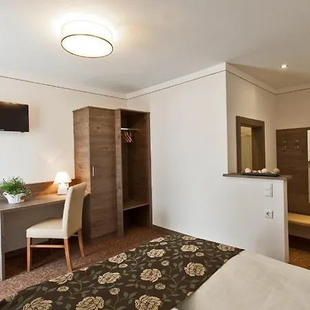 Altmuensterhof Otel