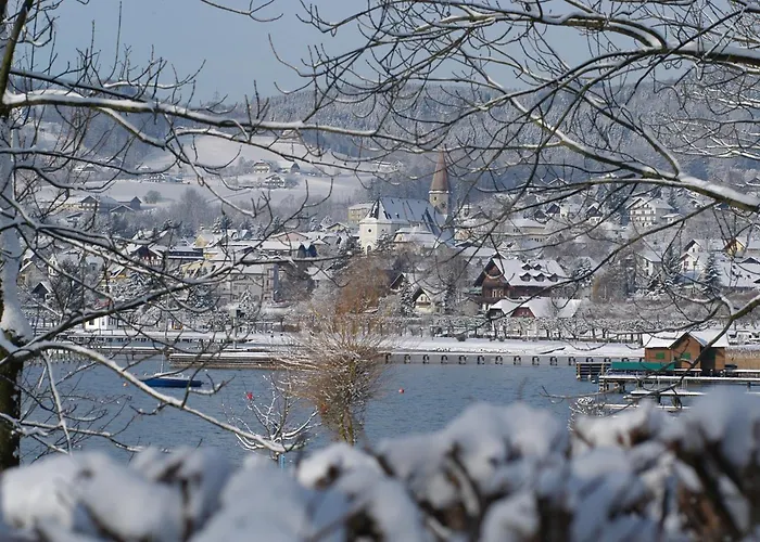 Отель Altmuensterhof