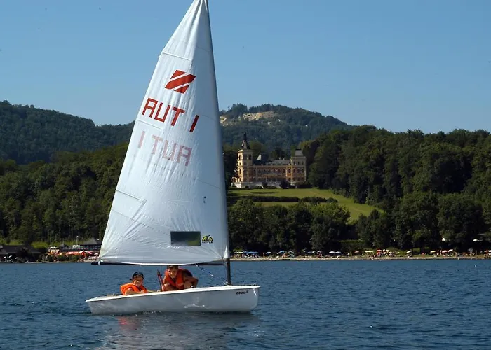 Отель Altmuensterhof 3*