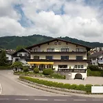 Altmuensterhof 3*